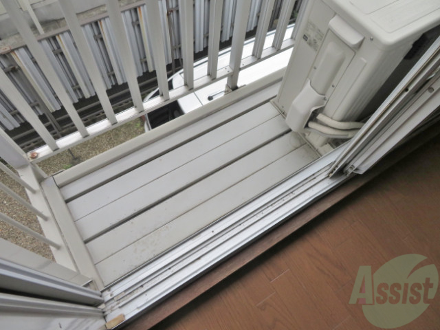 バルコニー　バルコニーは天気の良い日には洗濯物も良く乾きそうですね。