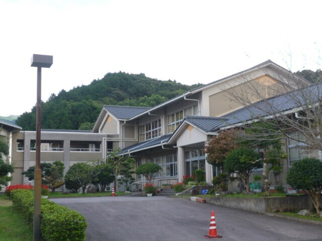 小学校　武雄市立橘小学校（小学校）まで1452m