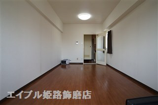 居室・リビング　写真は反転のお部屋です