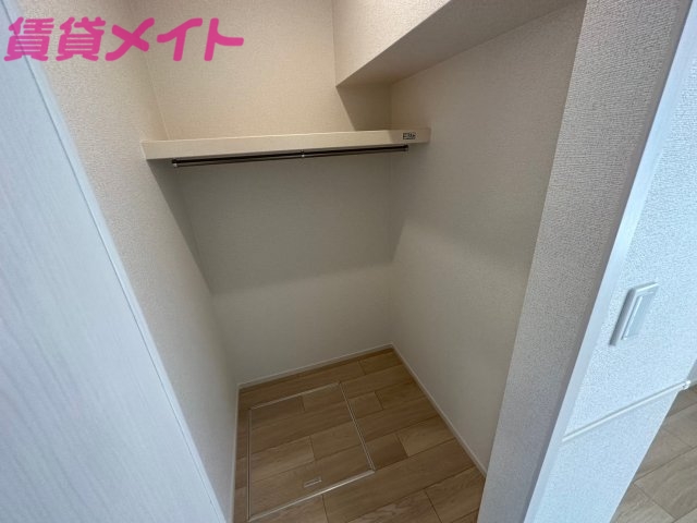 収納　同型、反転タイプの部屋写真です。