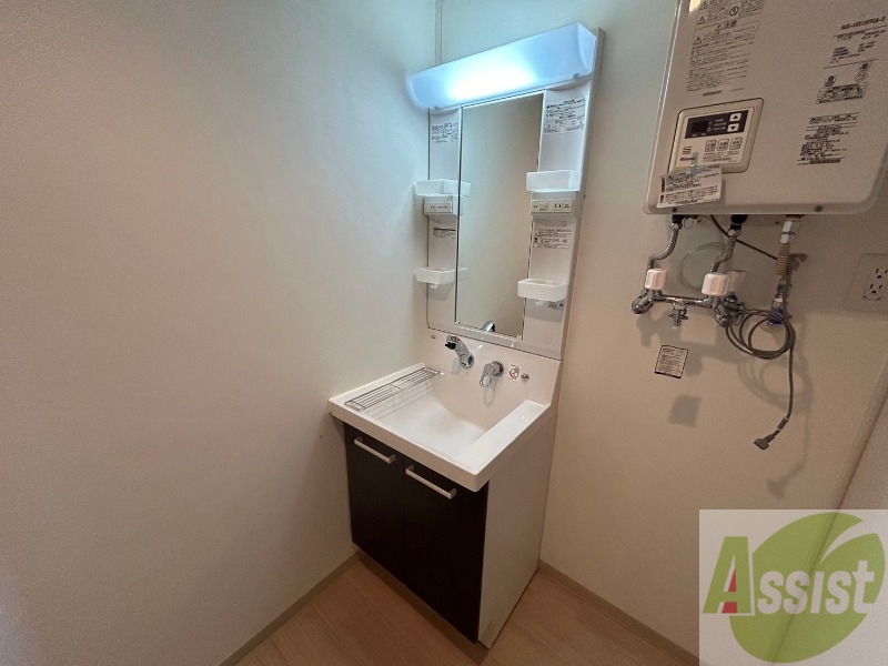 洗面設備　シャンプードレッサー。身支度はここでばっちりですね。