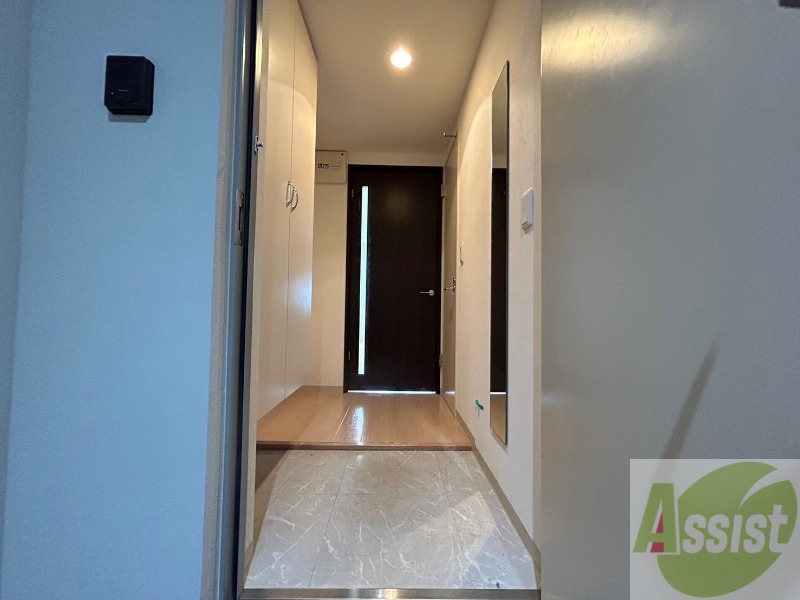 玄関　玄関の様子です。明るい印象ですね。気分もあがりそう。