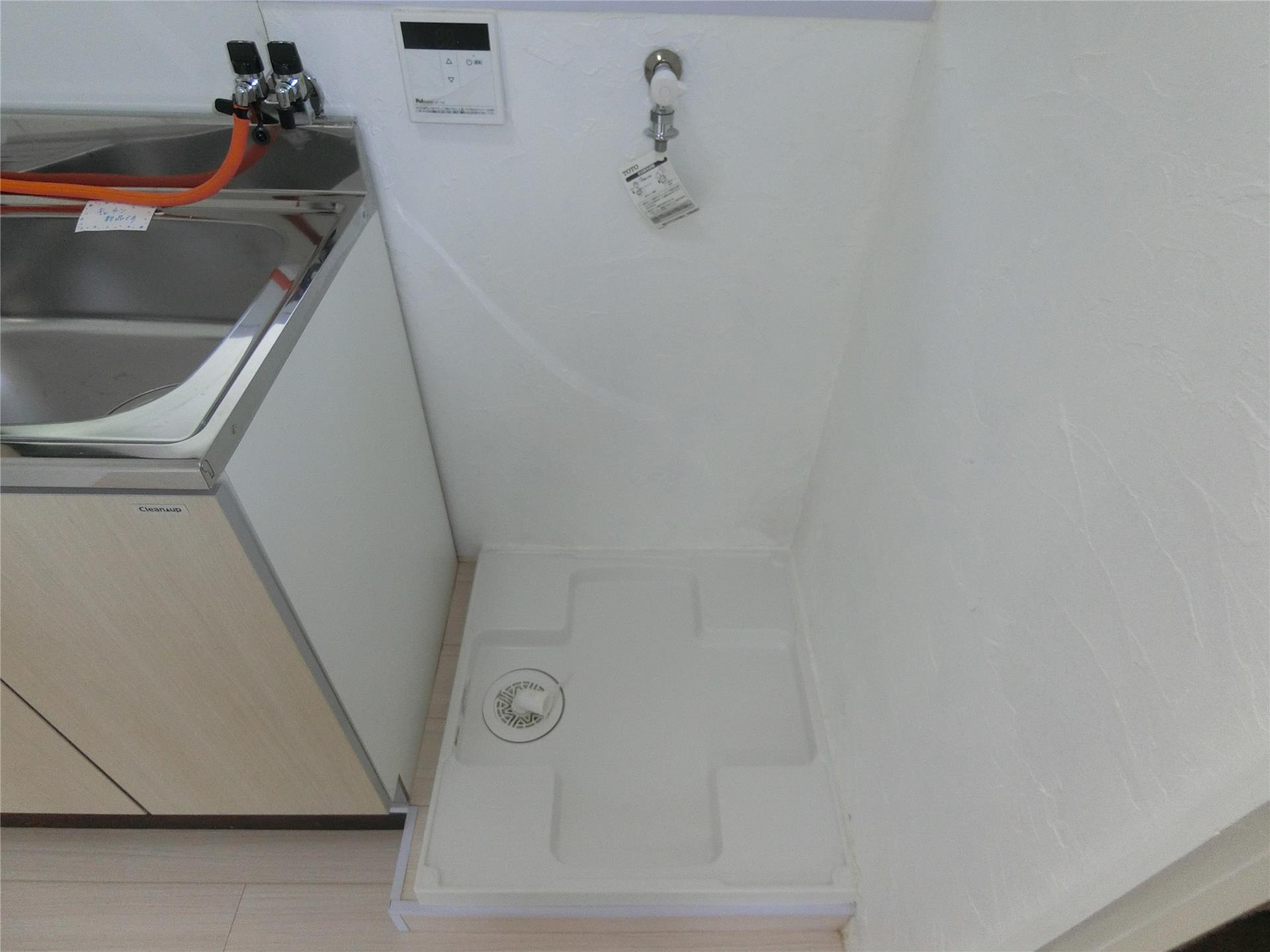 その他設備　室内に防水パン付き洗濯機置き場完備♪