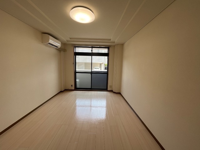 居室・リビング　室内