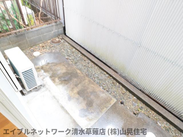 バルコニー　バルコニーからの眺めを楽しみながら食事をしませんか