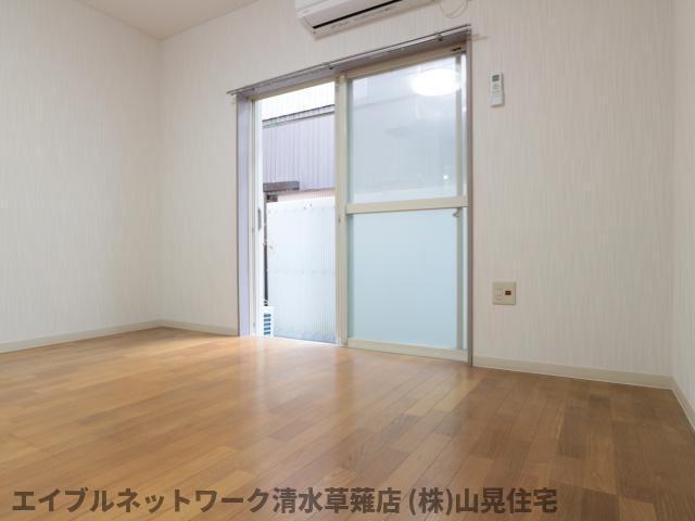 居室・リビング　こちらの居間で趣味の時間をお楽しみください