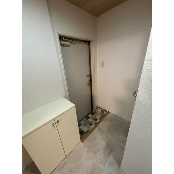 玄関　※別室の参考写真の為、現況優先です。