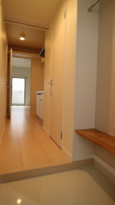 玄関　※別号室の参考写真です。