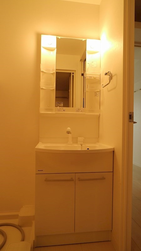 洗面設備　※別号室の参考写真です。