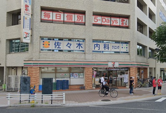 コンビニ　セブンイレブン（コンビニ）まで132m