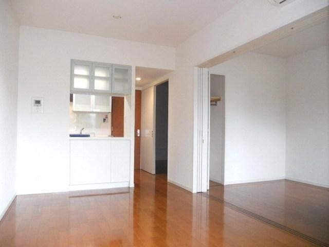 居室・リビング　★洋室と繋がれば広々使えます★