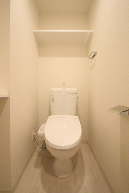 トイレ　※同タイプ別階の参考写真です