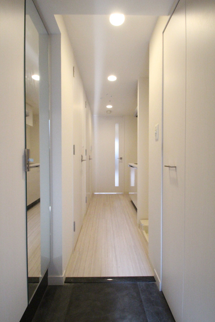 玄関　※同タイプ別階の参考写真です