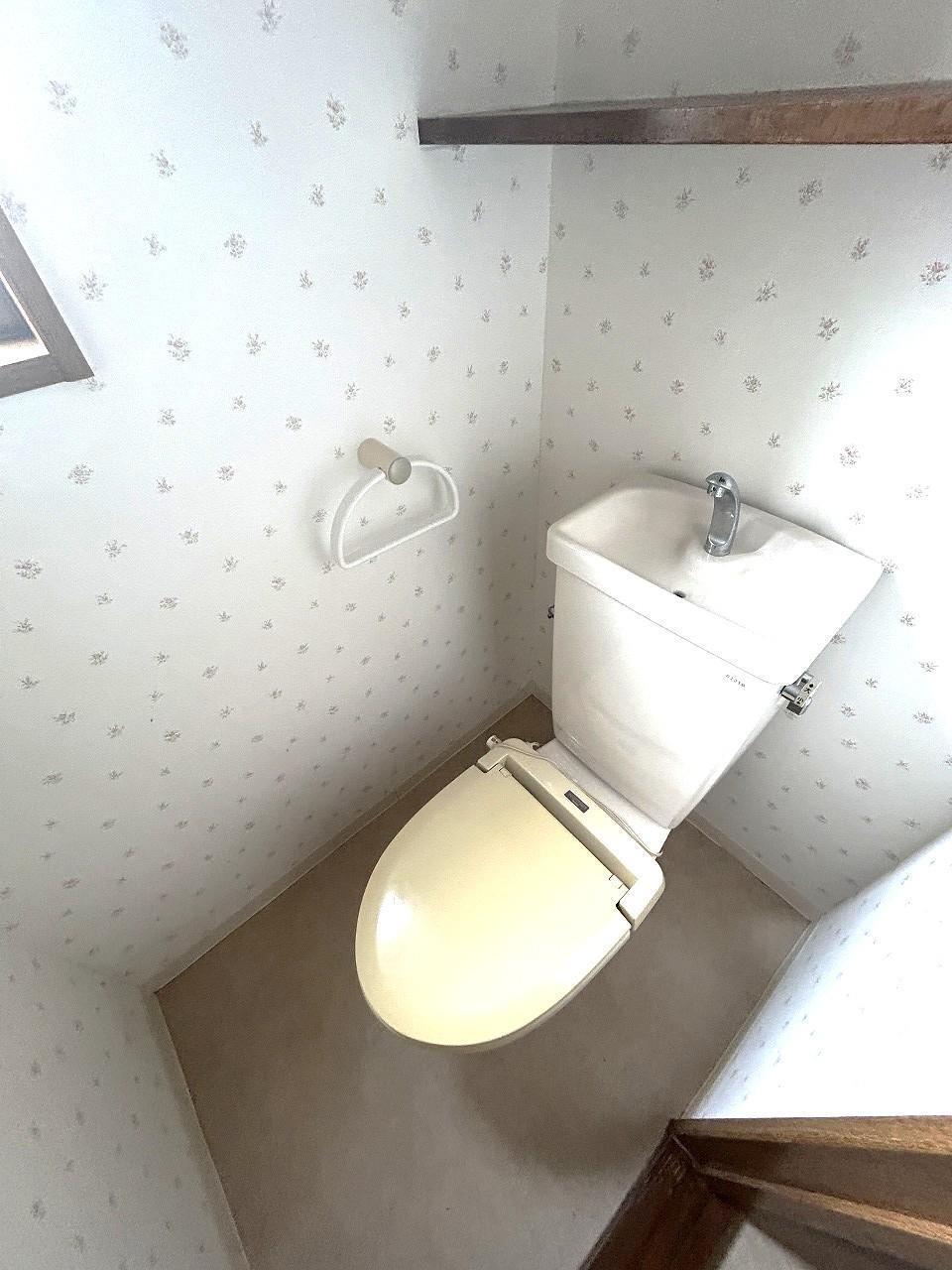 トイレ　温水洗浄便座に交換予定です。