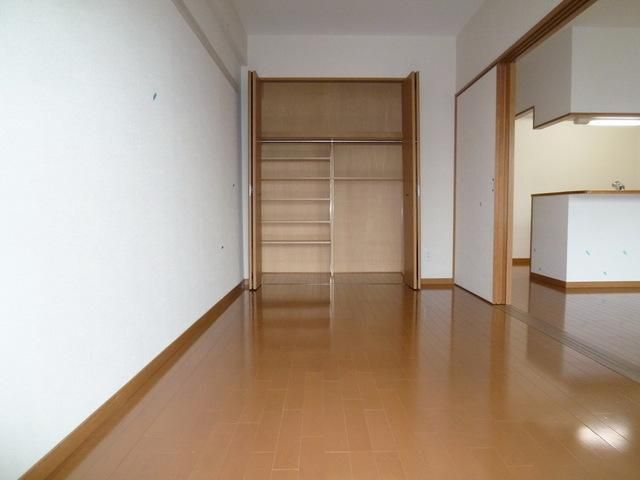 その他部屋・スペース　★５．３帖の綺麗な洋室です★