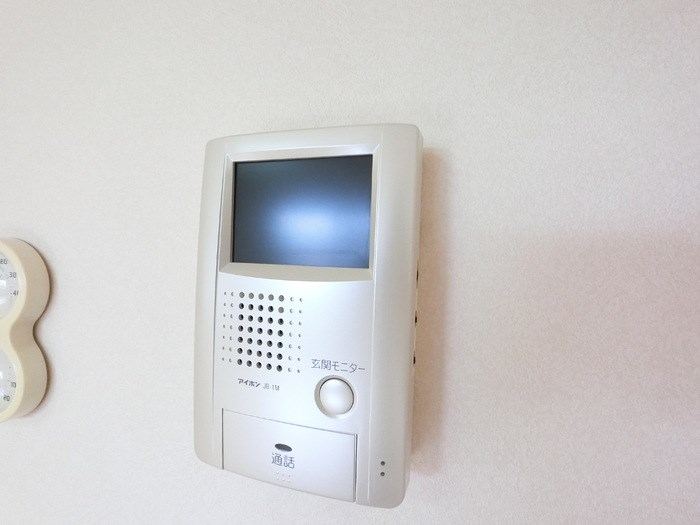 セキュリティ　一人暮らしに嬉しいモニター付きインターホン