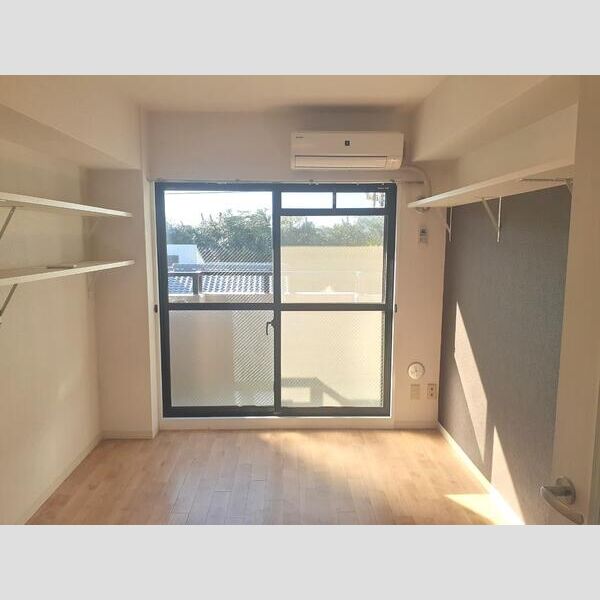 居室・リビング　エアコン付きです！