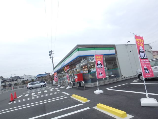 コンビニ　ファミリーマート（コンビニ）まで380m