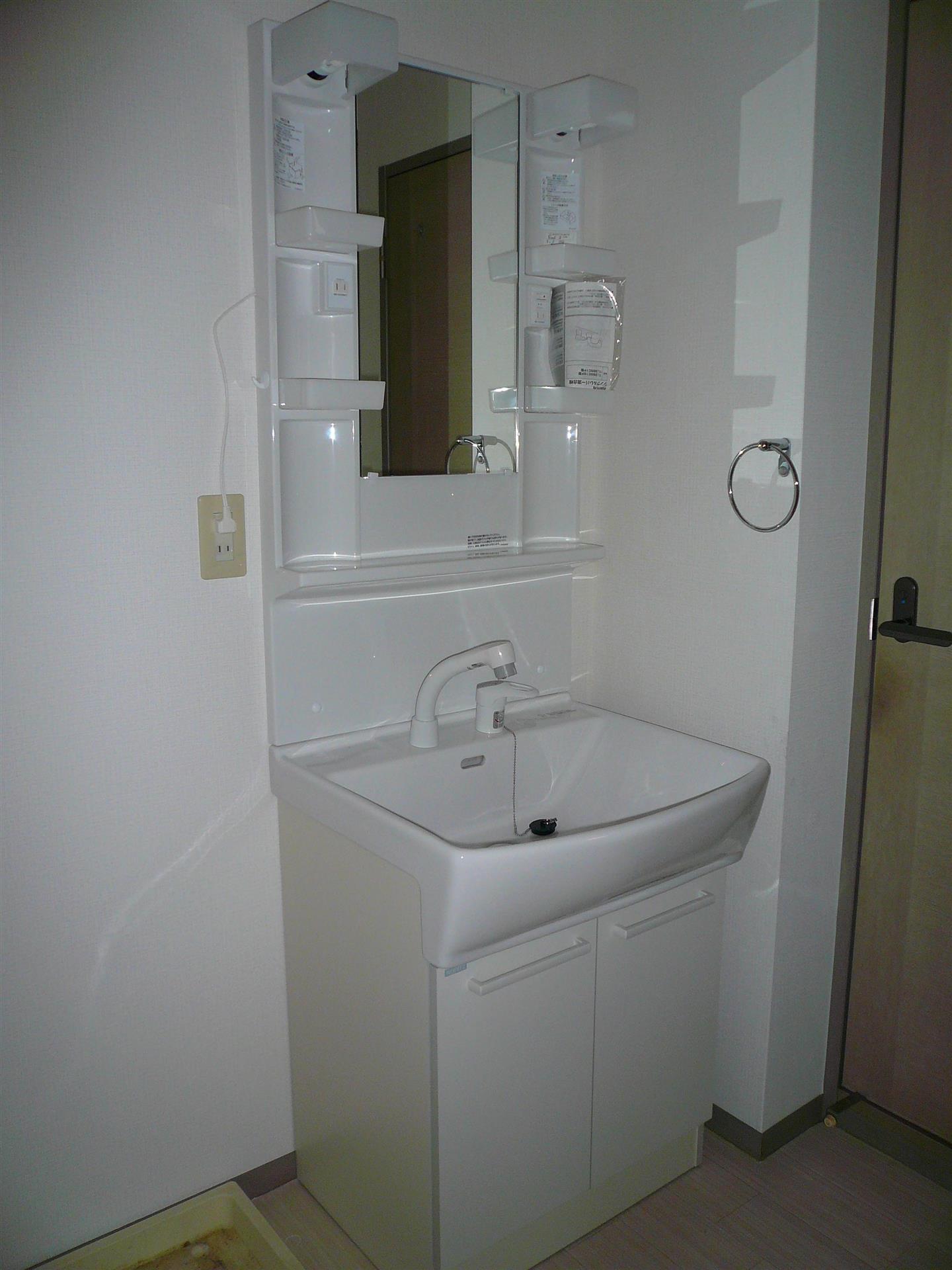 バス・シャワールーム　洗面台を新品にしました！