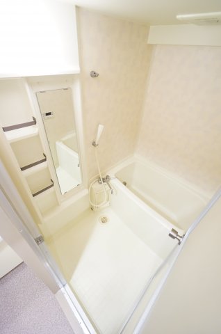 バス・シャワールーム　※同物件・反転タイプの写真です。