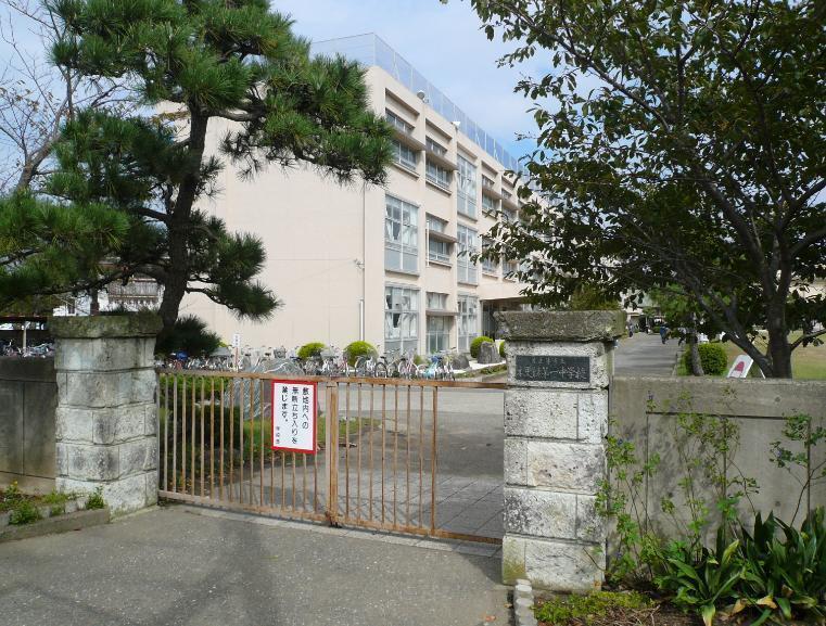 中学校　木更津市立木更津第一中学校（中学校）まで750m