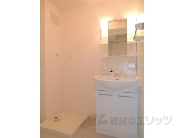 洗面設備　画像は203号室のものです。