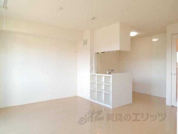 居室・リビング　画像は203号室のものです。