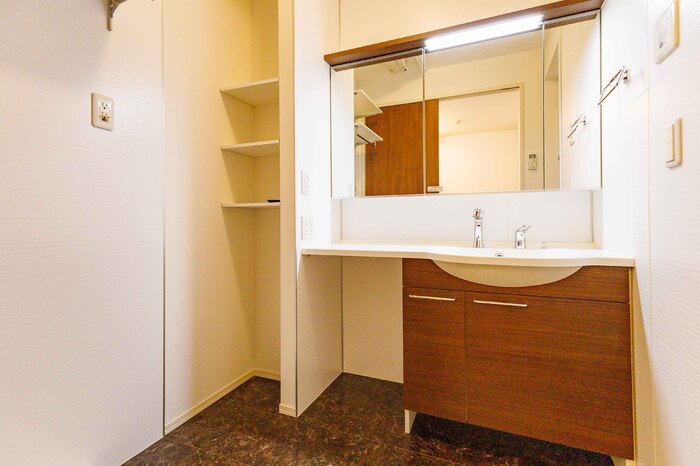 洗面設備　※写真は105号室の物です