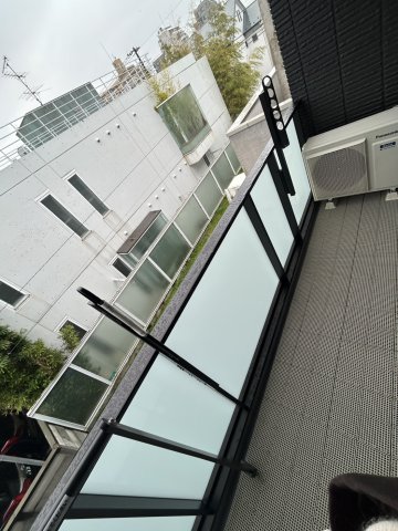 バルコニー　バルコニーからの眺めを楽しみながら食事をしませんか