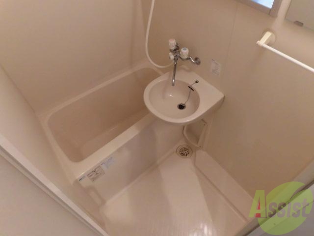 バス・シャワールーム　洗面付で便利です