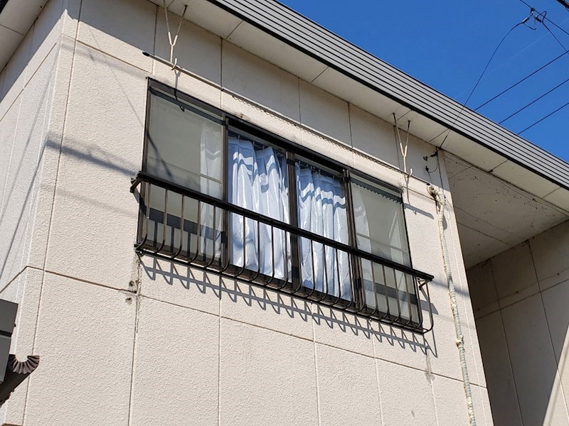 バルコニー　窓際