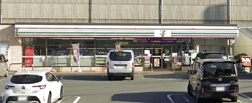 コンビニ　セブンイレブン 久留米御井旗崎店（コンビニ）まで290m