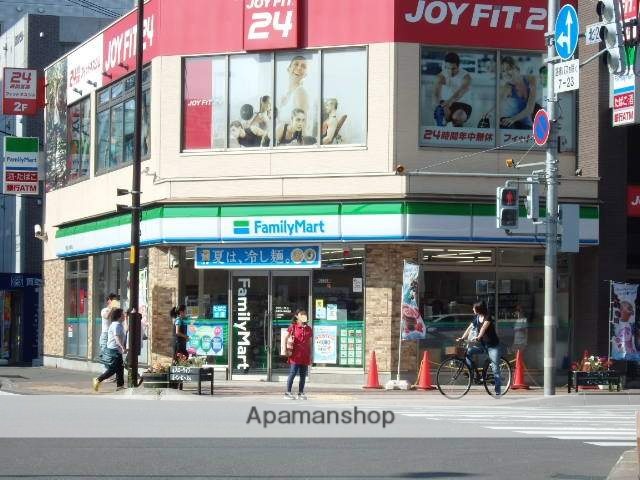 コンビニ　ファミリーマート（コンビニ）まで290m