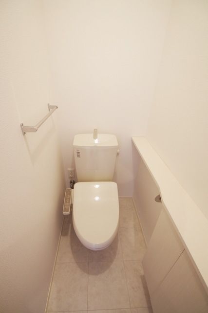 トイレ　★温水洗浄器付きのトイレです★