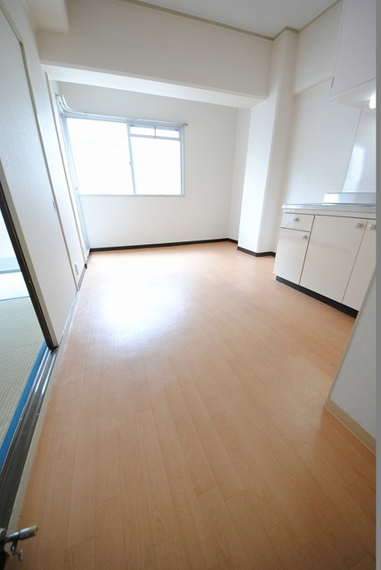 居室・リビング　写真は３０６号室