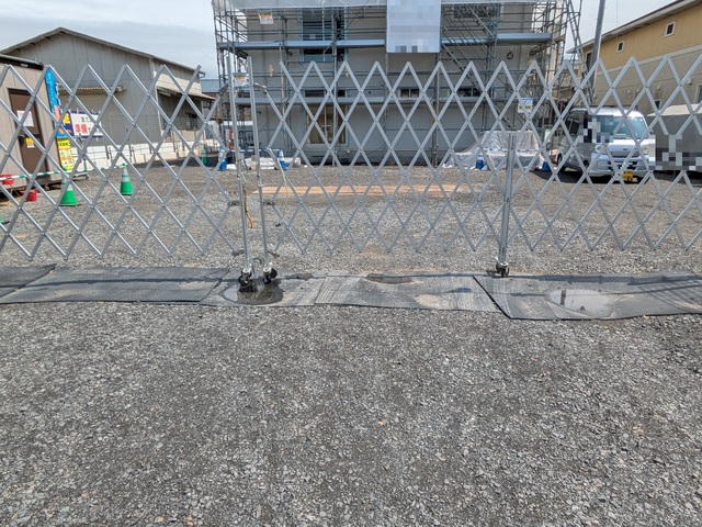 駐車場　建築中