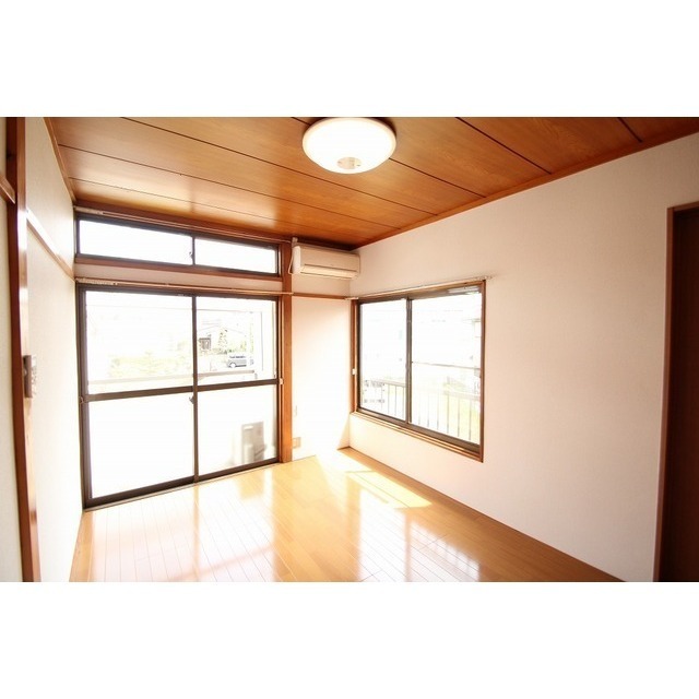 居室・リビング　洋室６帖・２面採光