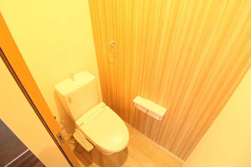 トイレ　温水洗浄便座付き