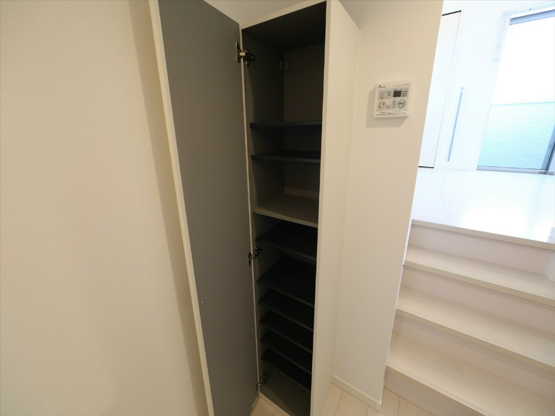 玄関　玄関　シューズボックス（収納充実してます）