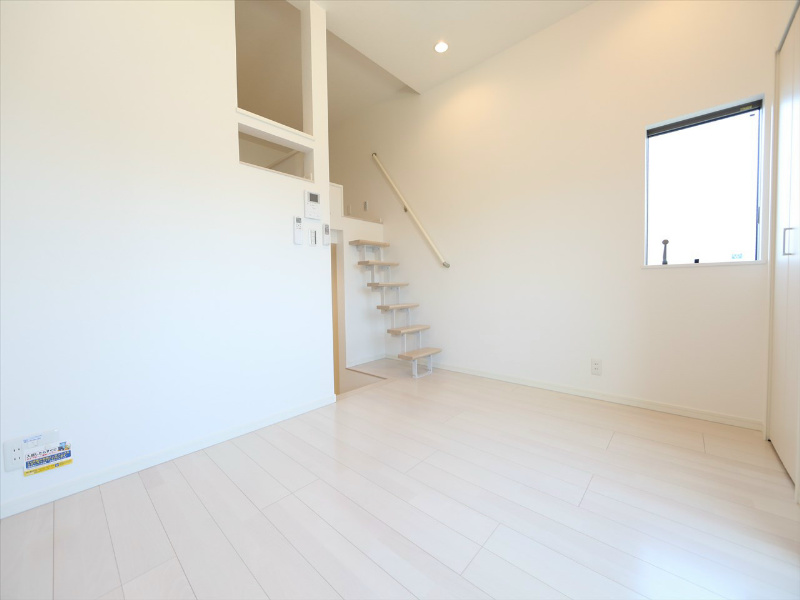 居室・リビング　洋室6.5帖　上段ロフト6帖（収納でもお部屋でも使えます）