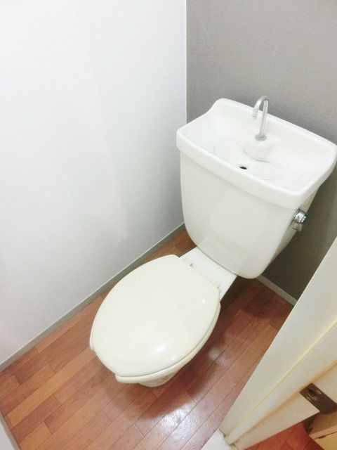 トイレ　温水洗浄便座に変更