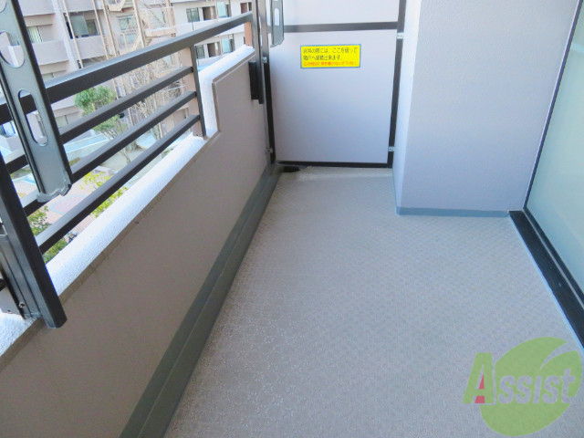 バルコニー　洗濯物がたくさん干せるバルコニーで嬉しいですね。