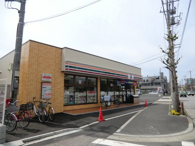 コンビニ　セブンイレブン（コンビニ）まで240m