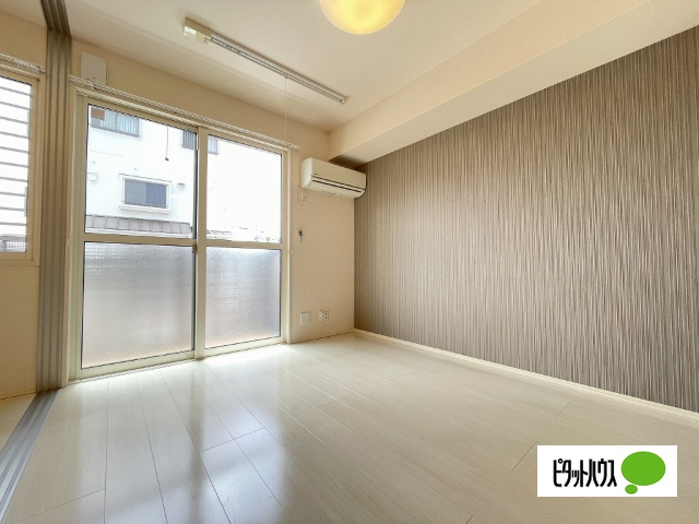 居室・リビング　ＬＤＫ＋洋室で１１．７帖ございます！