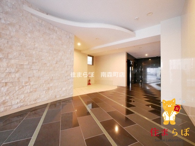 エントランス　「暮らしの設計図は、ここから始まります。」