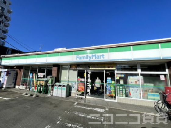コンビニ　ファミリーマート 仙台三百人町店（コンビニ）まで565m