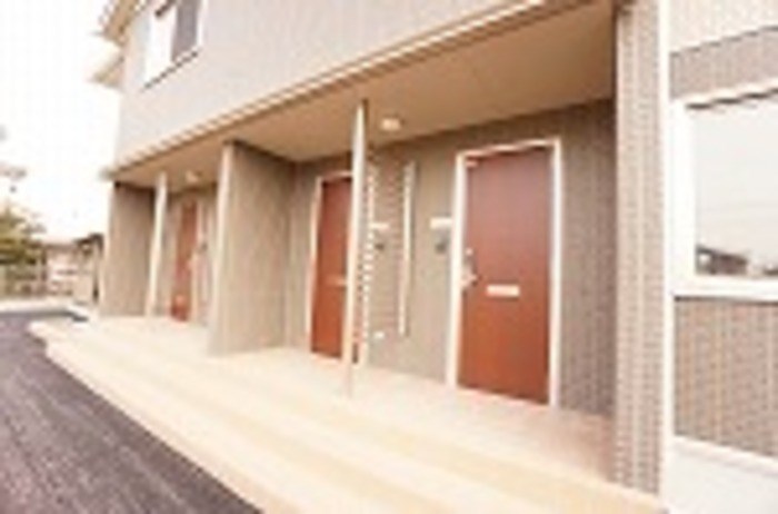 エントランス　玄関前は広々としています