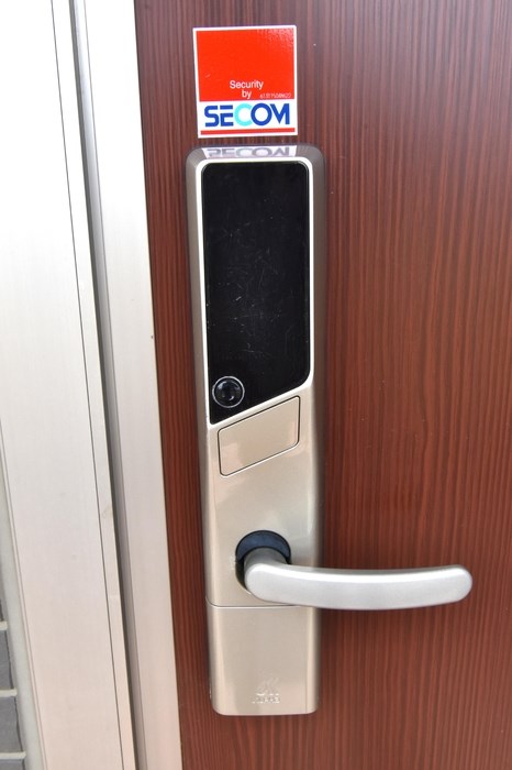 玄関　カードキータイプの玄関扉です！