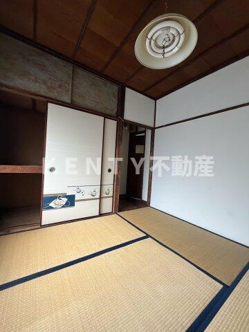 居室・リビング　来客時にも便利な和室付き