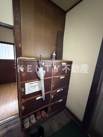 玄関　共用玄関です